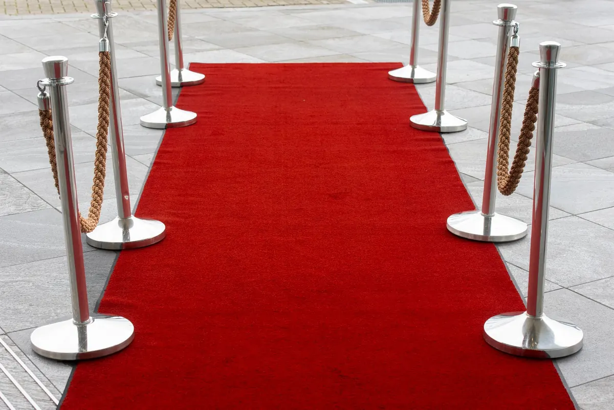 How to Design a Single-Line Queue That Feels Fair and Fast