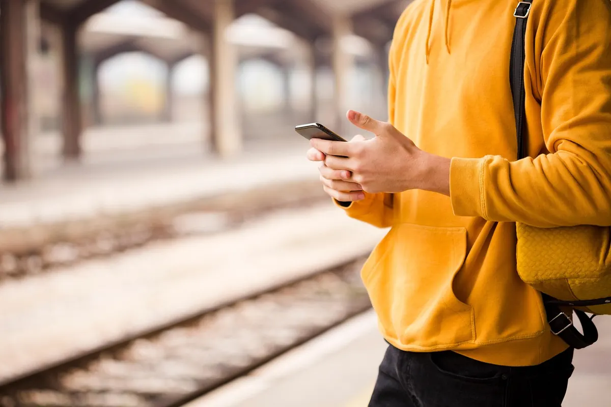 Virtual Queues vs. Physical Lines: A Comparison for Small Businesses